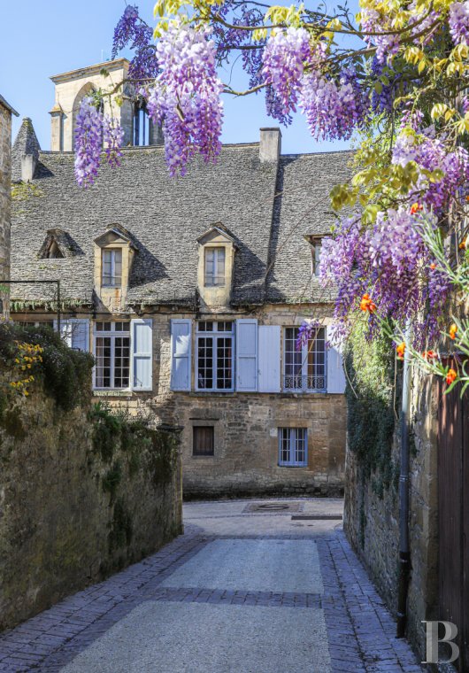 Au cœur de Sarlat, en Dordogne, une maison des années 20 entourée d’un grand parc - photo  n°53